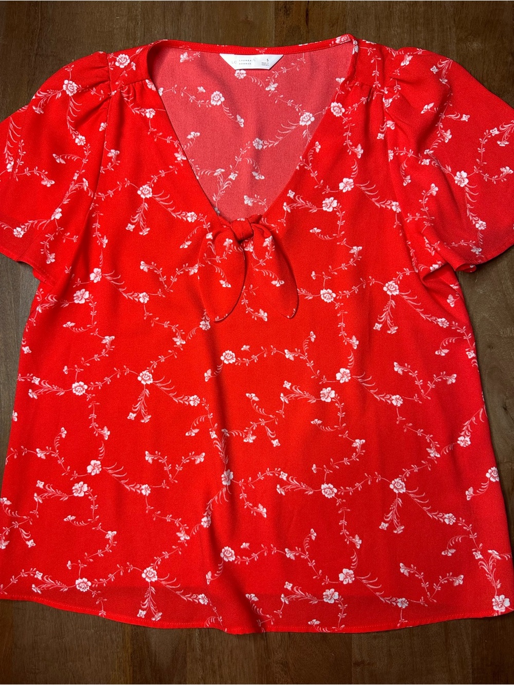 LC Lauren Conrad Red Floral Tie-Neck V-Neck Blouse